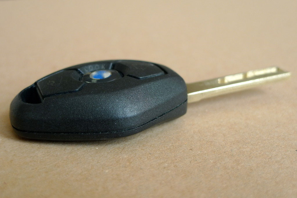 Reparatur BMW Funkschlüssel, BMW Schlüssel öffnen - Autoschlüssel ...