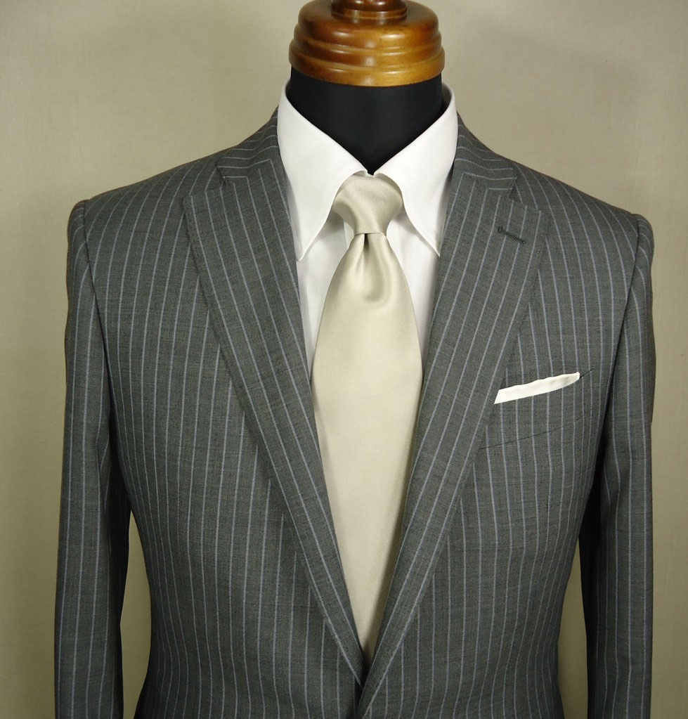 ベージュタイで上品vゾーン メンズショップヨシダ 仙台の紳士服専門店