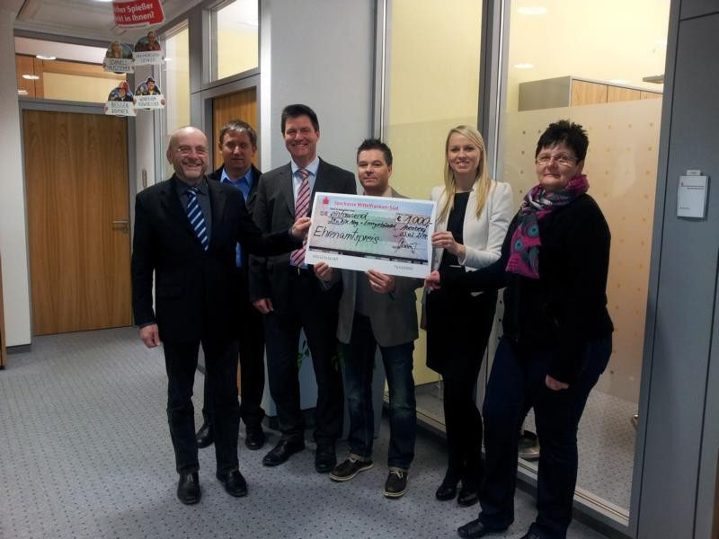 Sparkasse Unterstutzt Ehrenamt Energiebundel Roth Schwabach E V 100 Erneuerbar