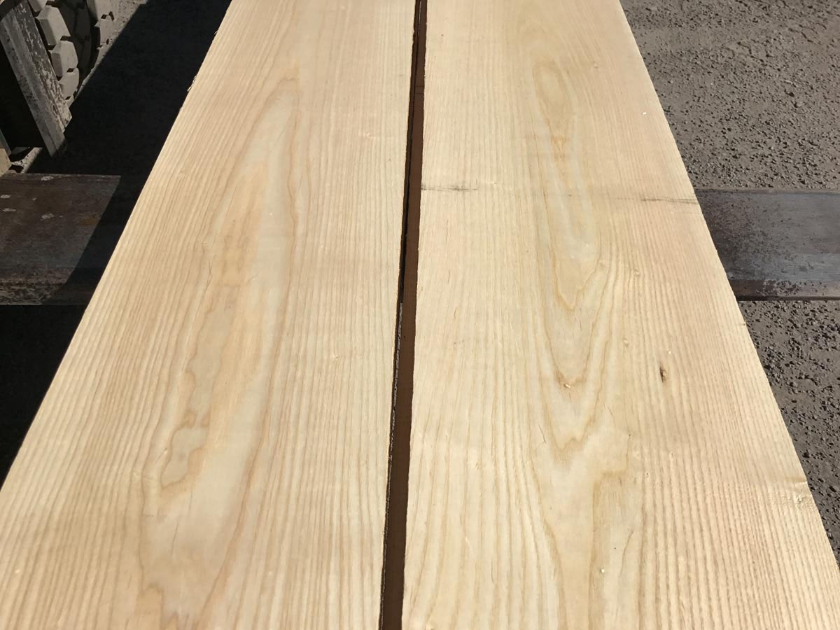 массив ясень доска. массивная доска deker дуб грация. доска пола массив ясеня. доска из ясеня. паркет селект ясень.