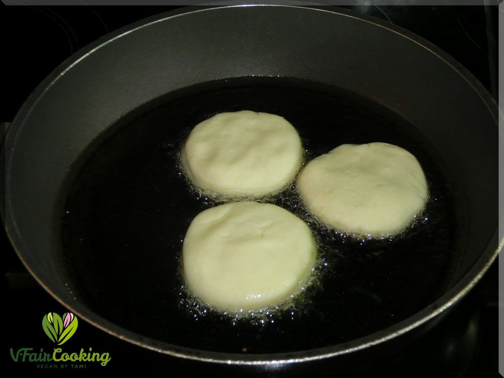 Kartoffelplätzchen mit Paprika-Kohlsprossen-Füllung - v-faircooking