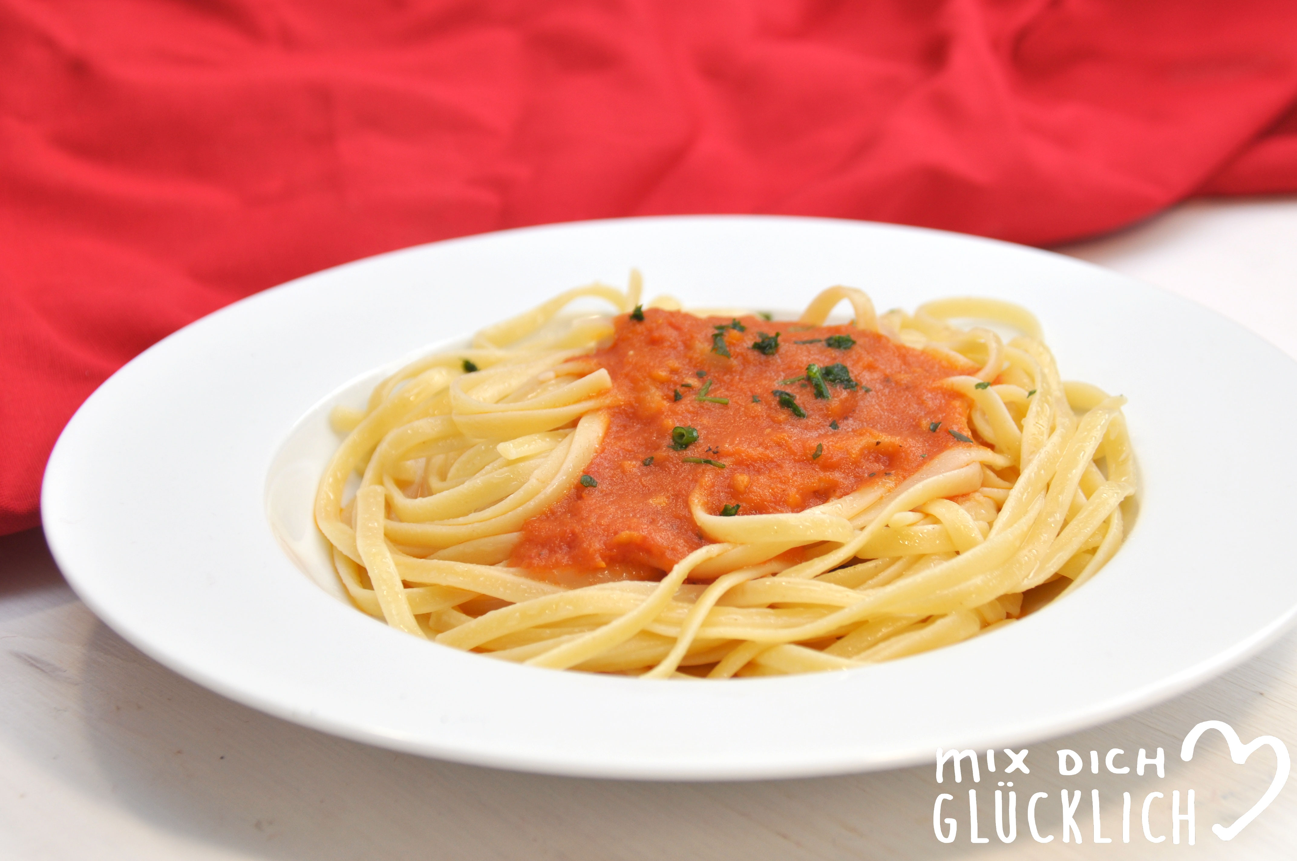 Tomatensoße. Aus frischen Tomaten aus eigener Ernte. - mix dich ...