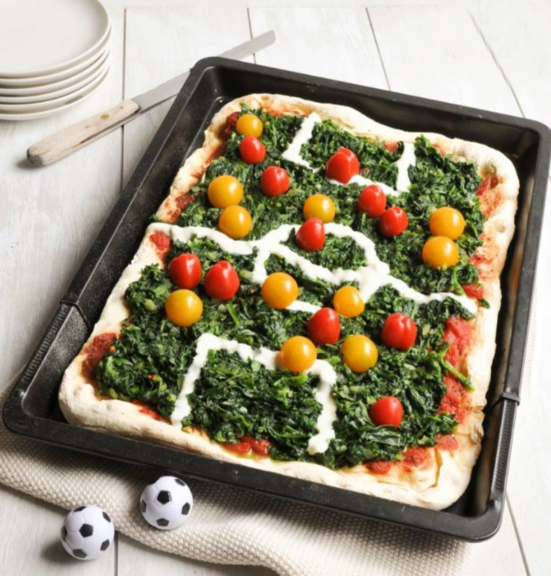 Fußball-Pizza. Yummy! - mix dich glücklich (Thermomix-Rezepte) Fußball-Pizza. Yummy! - mix dich glücklich (Thermomix-Rezepte)