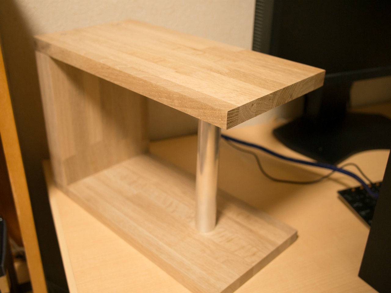 ナラ集成材のデスク用スピーカースタンド - 木材加工.com