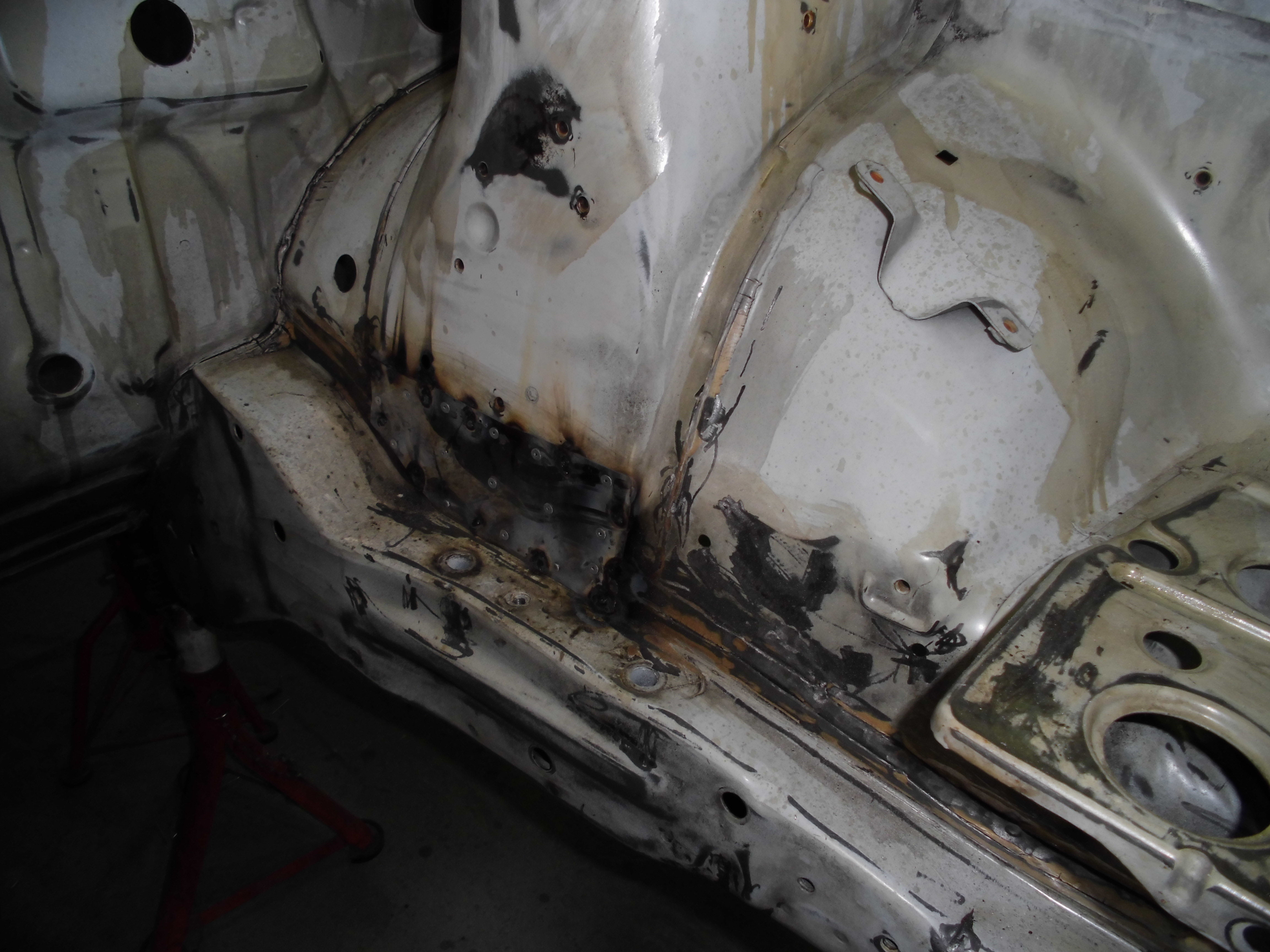 レストア中 トミサトレーシングサービス ａｅ86ショップ 中古車販売 旧車 修理 メンテナンスはお任せ下さい