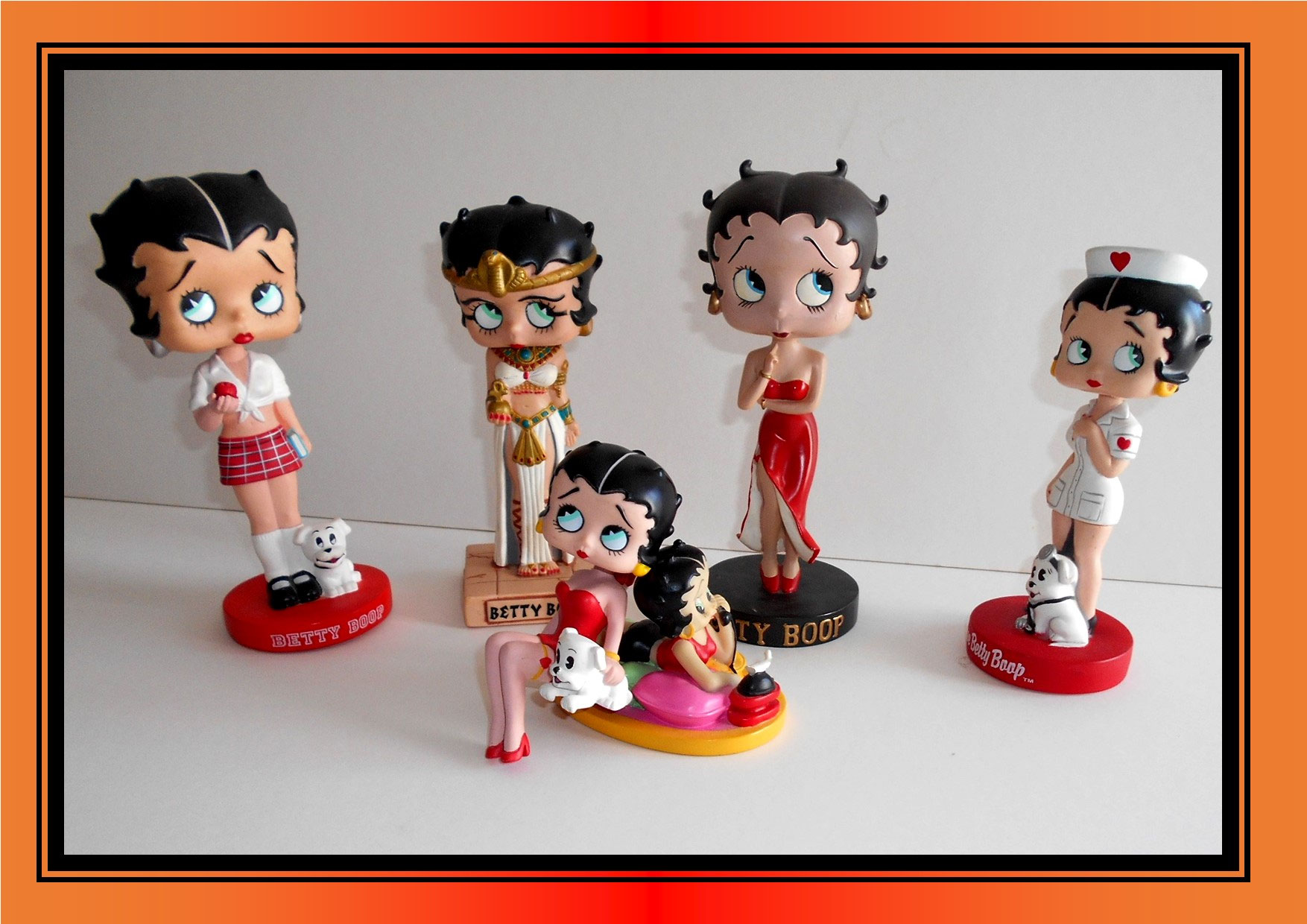 Collection Figurine Betty Boop Marchand De Journaux Betty Boop - Site Jimdo de c-collectionneurs-clermontois!
