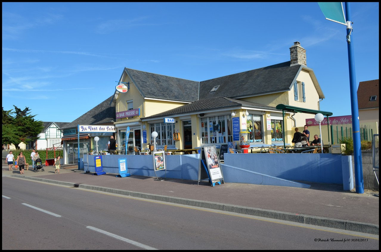 Les Artistes De Saint Germain Sur Ay Commerces Dans La Rue Principale De Saint Germain Sur Ay Plage Location Vacances Bord De Mer A Saint Germain Sur Ay Pour 5 A 6 Personnes