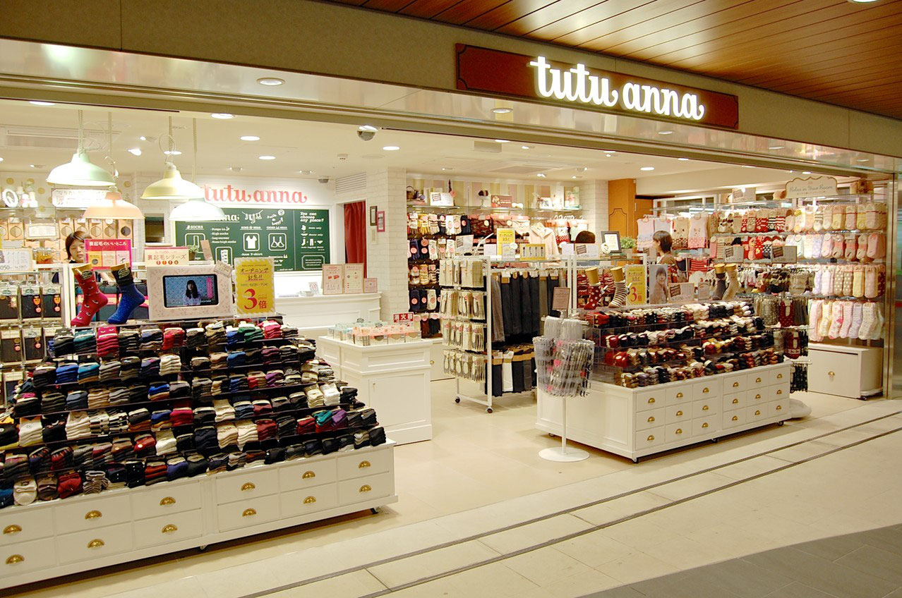 駅ナカで洋服が売れる 地下鉄なんば駅に エキモなんば 開業 ライター日記 ハッシー 駅ナカで洋服が売れる 地下鉄なんば駅に エキモなんば 開業 ライター日記 ハッシー