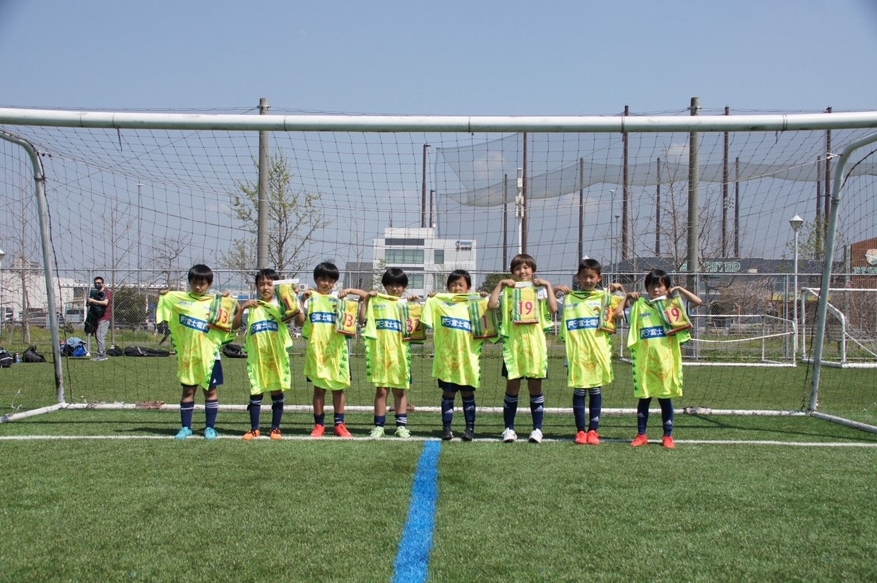 4年生 22 Fcarrows チームプレイを通じ協調性や自主性を養いサッカーを楽しむことを目的としています