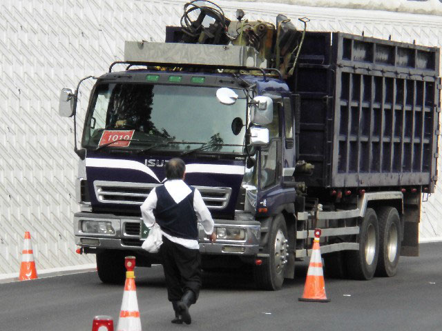 工事用車両表示の問題 2016 06 11 広島の水と緑を守る会