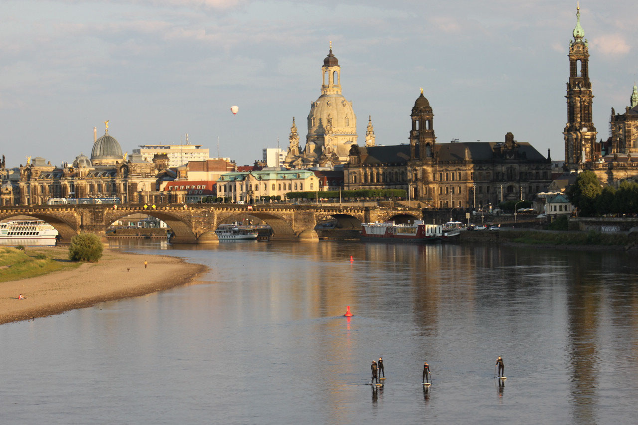 Stand up paddling Abendtour durch Dresden WINDSURFEN DRESDEN