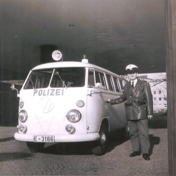 VW Polizeiauto FR 7846 / F2 151 In Den Strassen Von Konstanz Am 15.12 - Foto 3