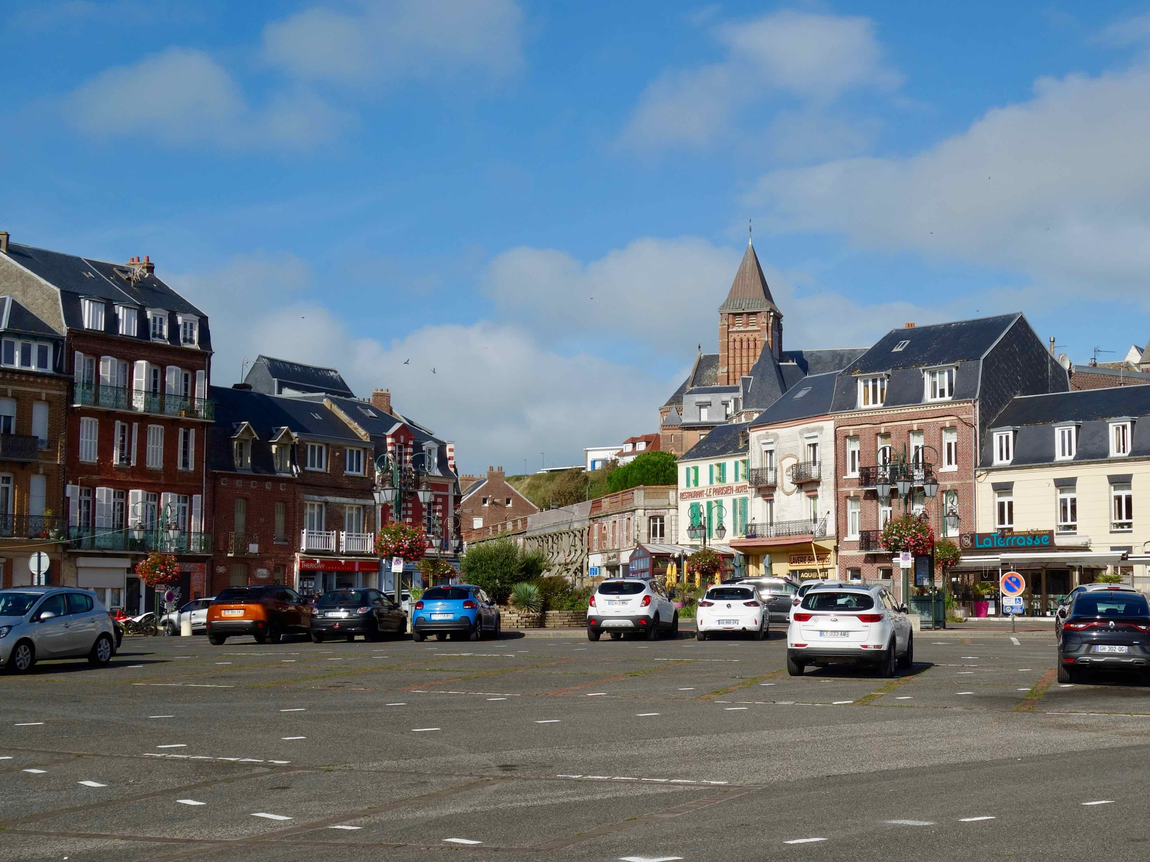 MerslesBains Strand, imposante Klippen & Sehenswürdigkeiten Tipps