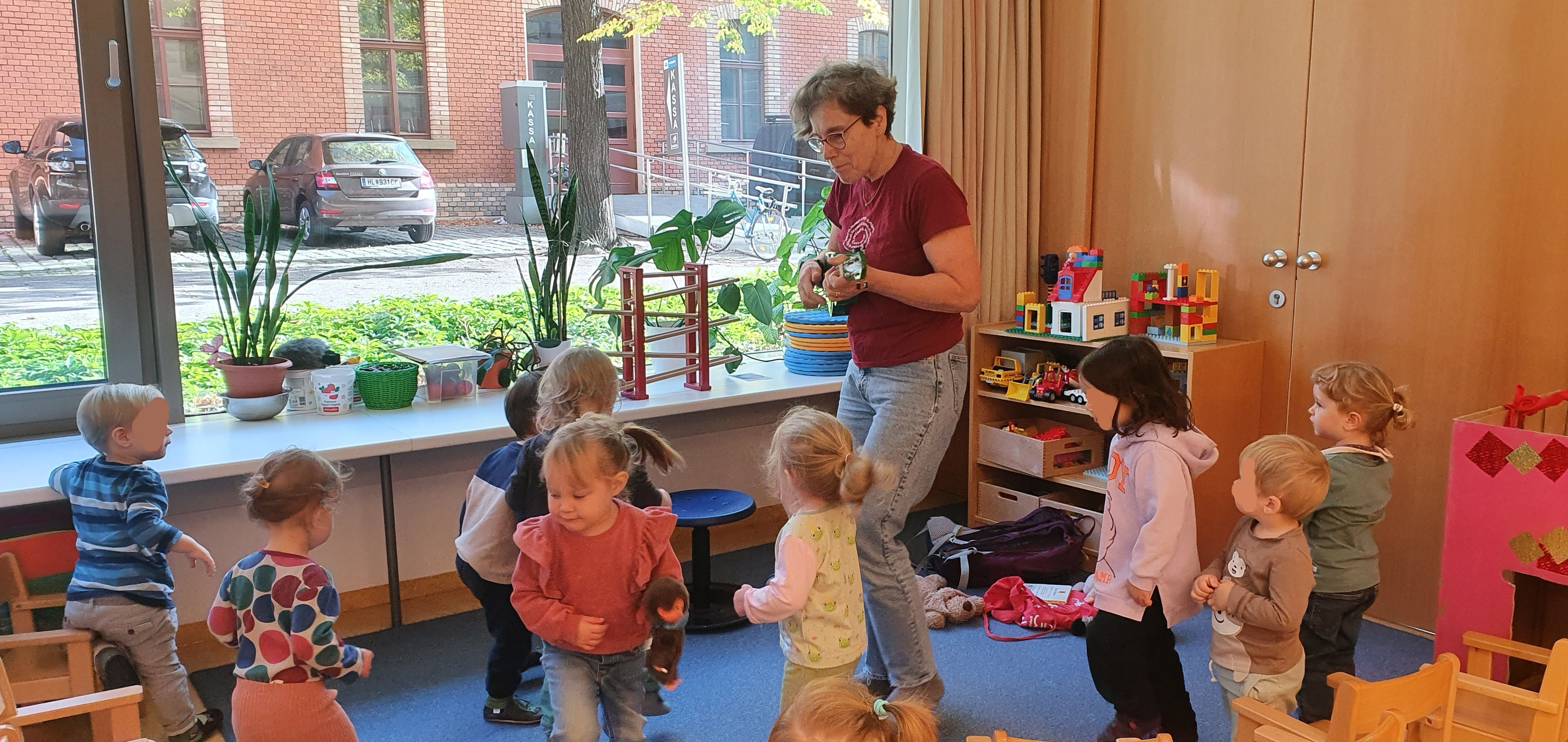 Kinderyoga + Englisch William's Daughter Betsy Higgins Pösinger