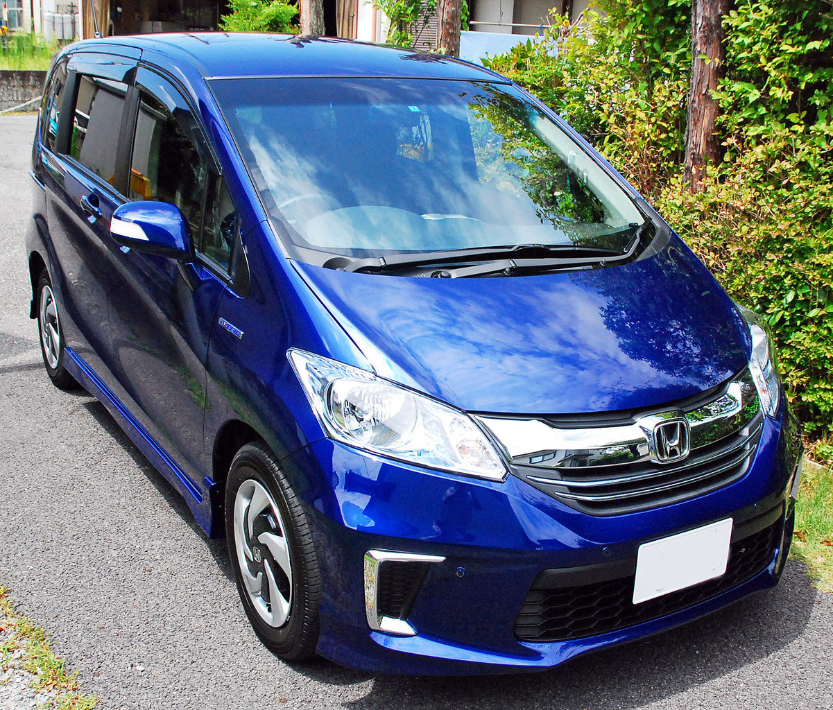 ホンダ フリード Freed Hybrid コバルトブルー新車の磨き ボディガラスコーティング 飯野自動車コーティング 実績31年 ホンダ フリード Freed Hybrid コバルトブルー新車の磨き ボディガラスコーティング 飯野自動車コーティング 実績31年