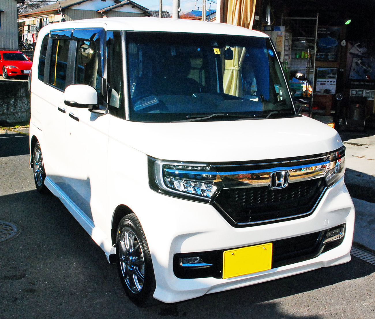ホンダ N Box エヌ ボックス Custom プラチナホワイト パール展示車の磨き ボディガラスコーティング 飯野自動車コーティング 実績３１年