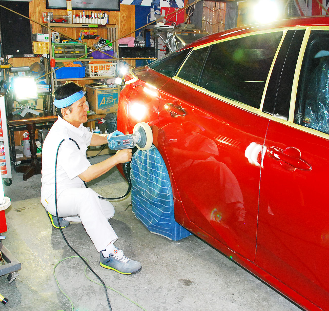 トヨタ プリウスphv 18年式エモーショナルレッド の磨き 高級ボディガラスコーティング 飯野自動車コーティング 飯野自動車コーティング 実績３１年