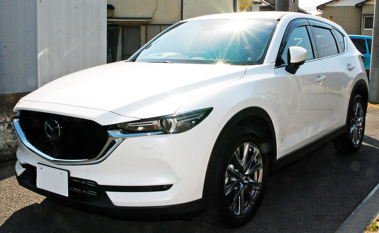 レア マツダディーラー限定 CX-5 スノーフレイクホワイトパールマイカ マツダ「CX-5」に、艶やかな新色ホワイト系を新設定。「つながる