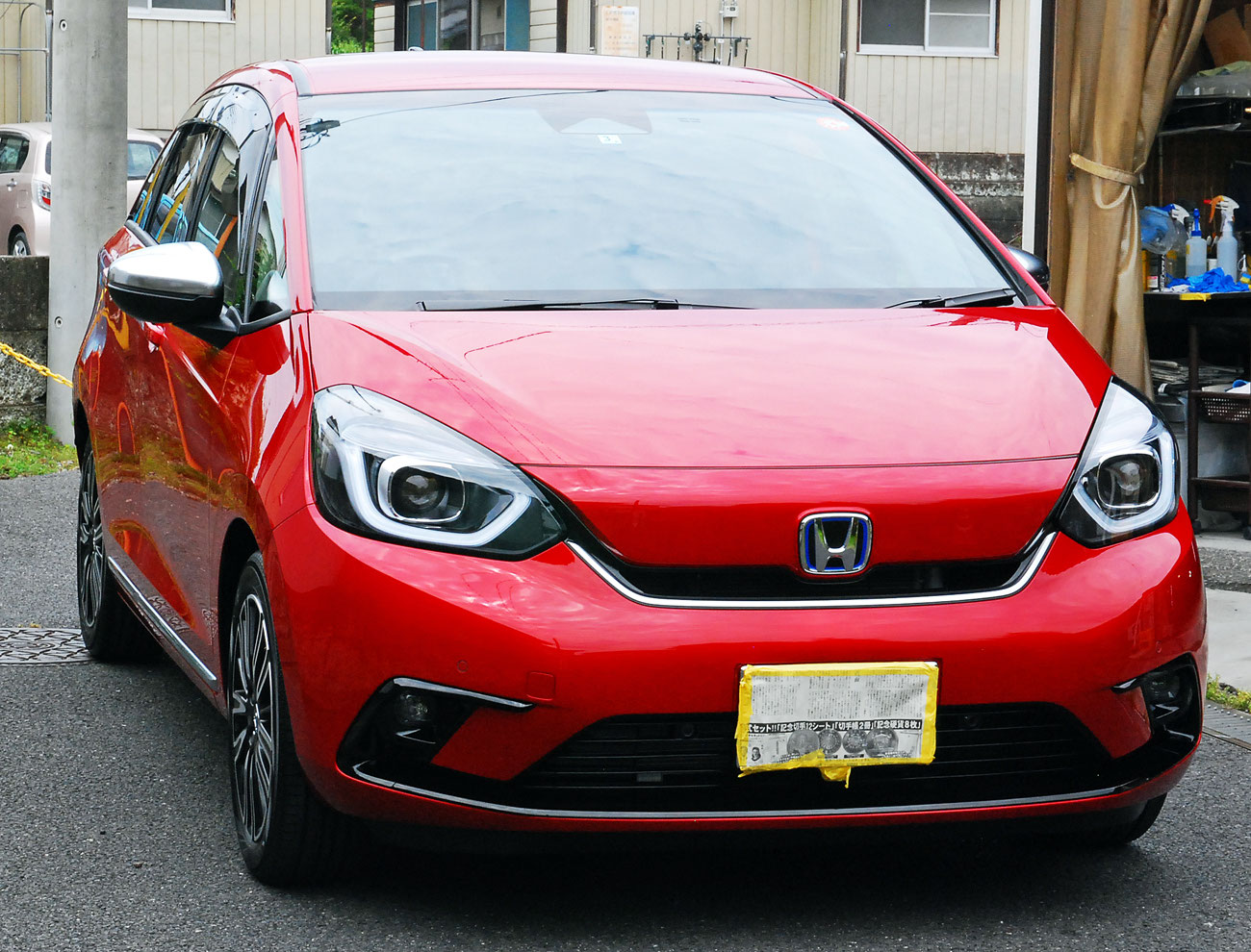 ホンダ フィット 年式試乗車 プレミアムクリスタルレッド メタリックの磨き ボディガラスコーティング 飯野自動車コーティング 実績３１年