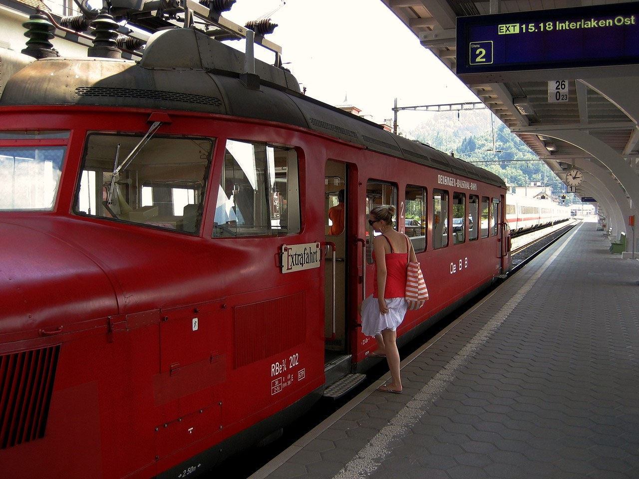 roter-pfeil-sbb-rbe-2-4-und-rae2-4-hans-rudolf-stoll-trains-and