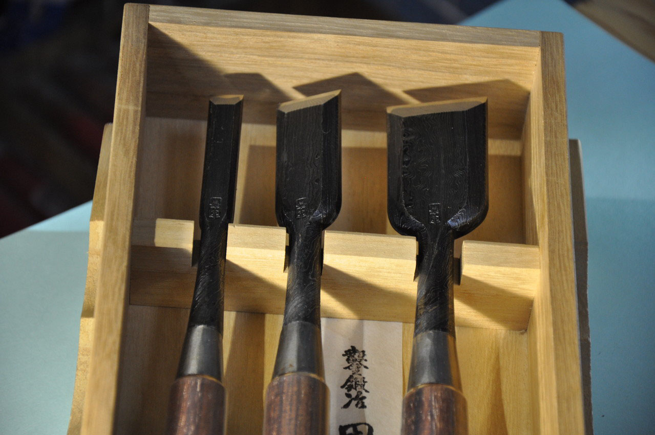 田斎明夫作追入鑿 打出し磨き8分(白一B.日本地) - 小島屋金物店 田斎明夫作追入鑿 打出し磨き8分(白一B.日本地) - 小島屋金物店