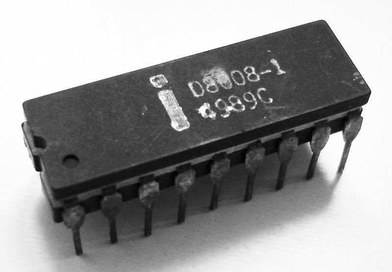 Intel 8008 cpu museum museum of microprocessors die photography
