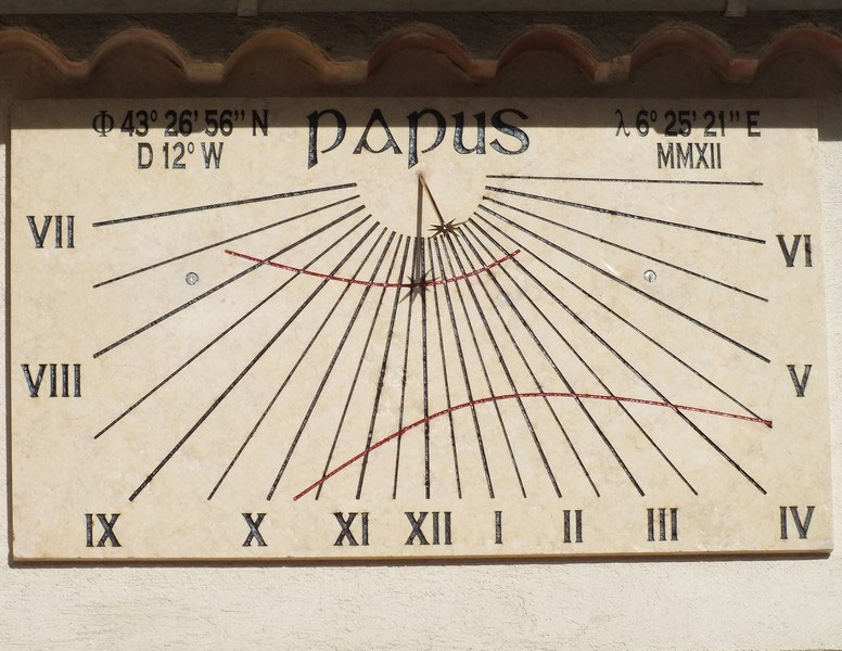 Sundials engraved and carved in stone. Made to order. Pierres de Rosette