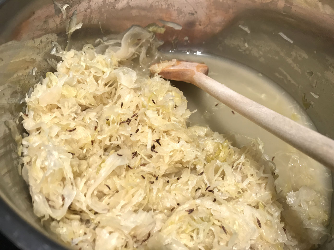 SchweinsSchüfeli auf Sauerkraut Food Blog Kochphilosophen