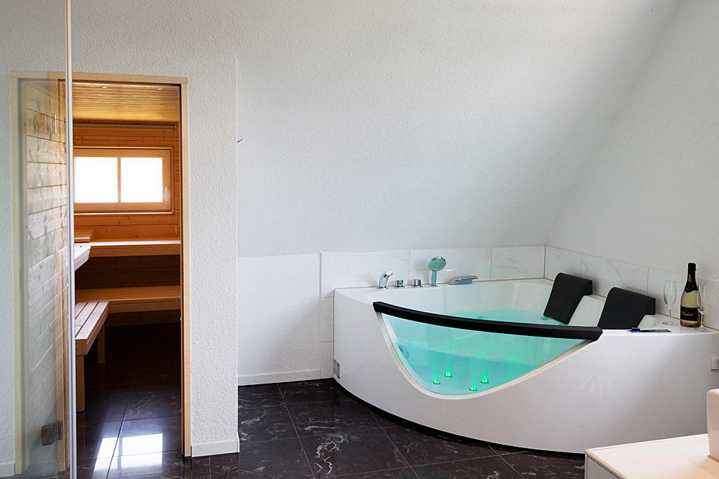 terrasse designs mit feuerstelle und whirlpool gestalten wellnessbad mit sauna und whirlpool ferienhaus schwarzwald whirlpool terrasse designs mit feuerstelle und whirlpool gestalten wellnessbad mit sauna und whirlpool ferienhaus schwarzwald whirlpool