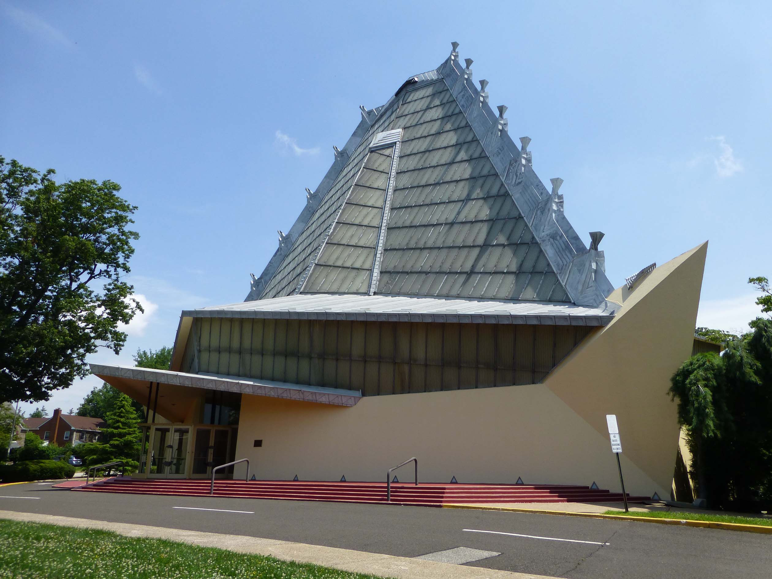 柔らかい光の空間ベス・ショロム・シナゴーグ（フランク・ロイド