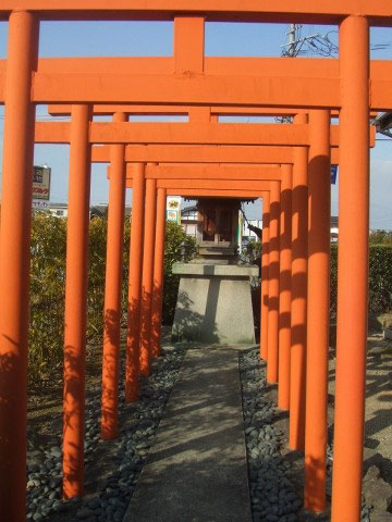 屋外用の神棚(外宮)を設置する工程 - 神棚の販売/製作/設置 屋外用の神棚(外宮)を設置する工程 - 神棚の販売/製作/設置