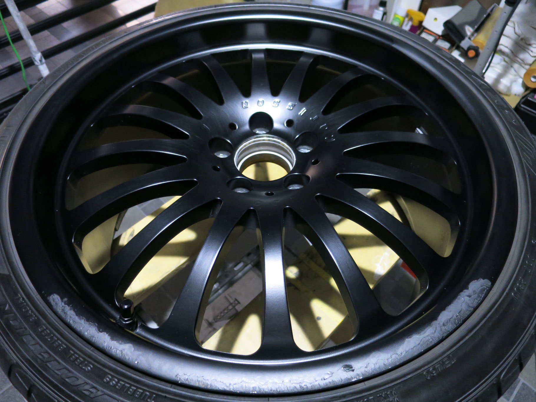 メルセデス ベンツ カールソン仕様車 アルミホイールの カラーチェンジ 及び ガリ傷 擦りキズのリペア 修理 修復 神戸 芦屋 トータルリペアｋｅｉ ｓ ｂｙ 株式会社ファインスペース 神戸でアルミホイールや内装の傷修理など車輌内外のディテーリング専門店