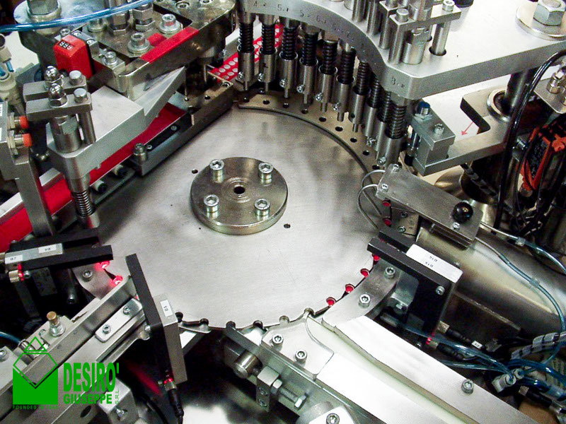 Lining machine / Seal inserting machine (or disk feeder) Giuseppe