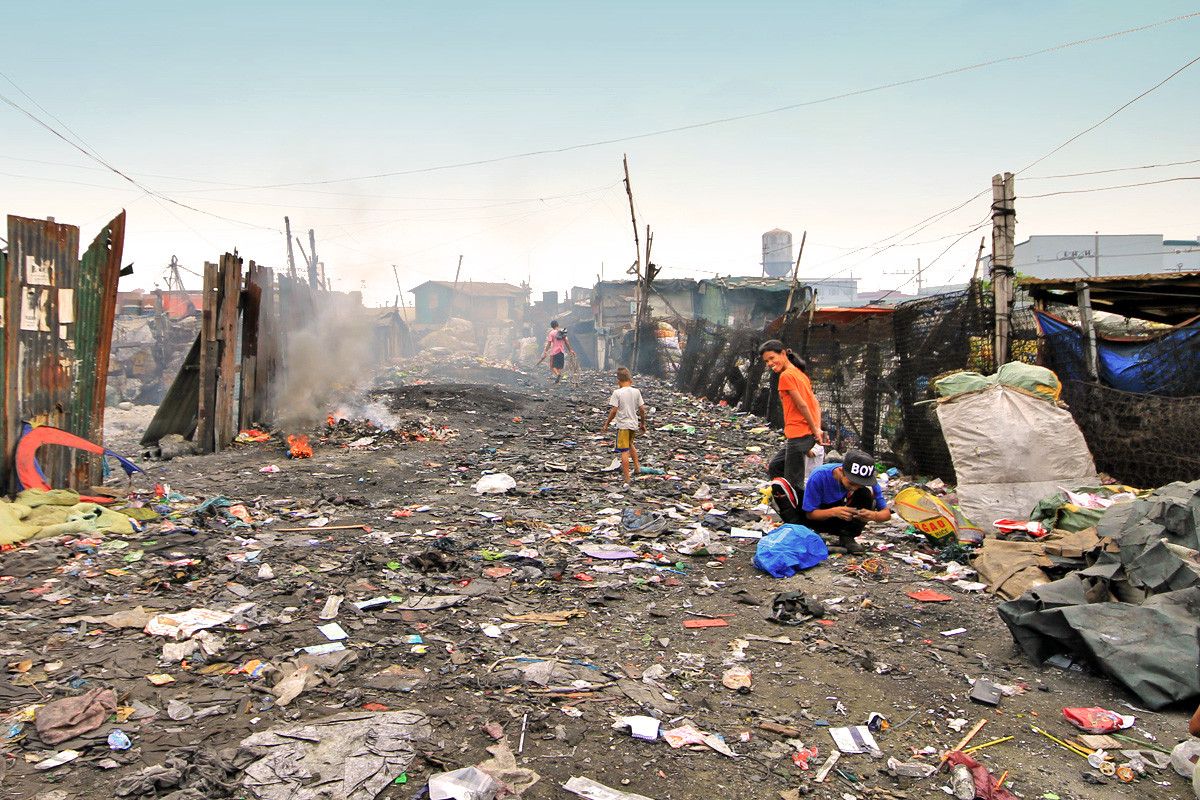 Smokey Mountain A Walk Through The Slums Of Manila, Philippines