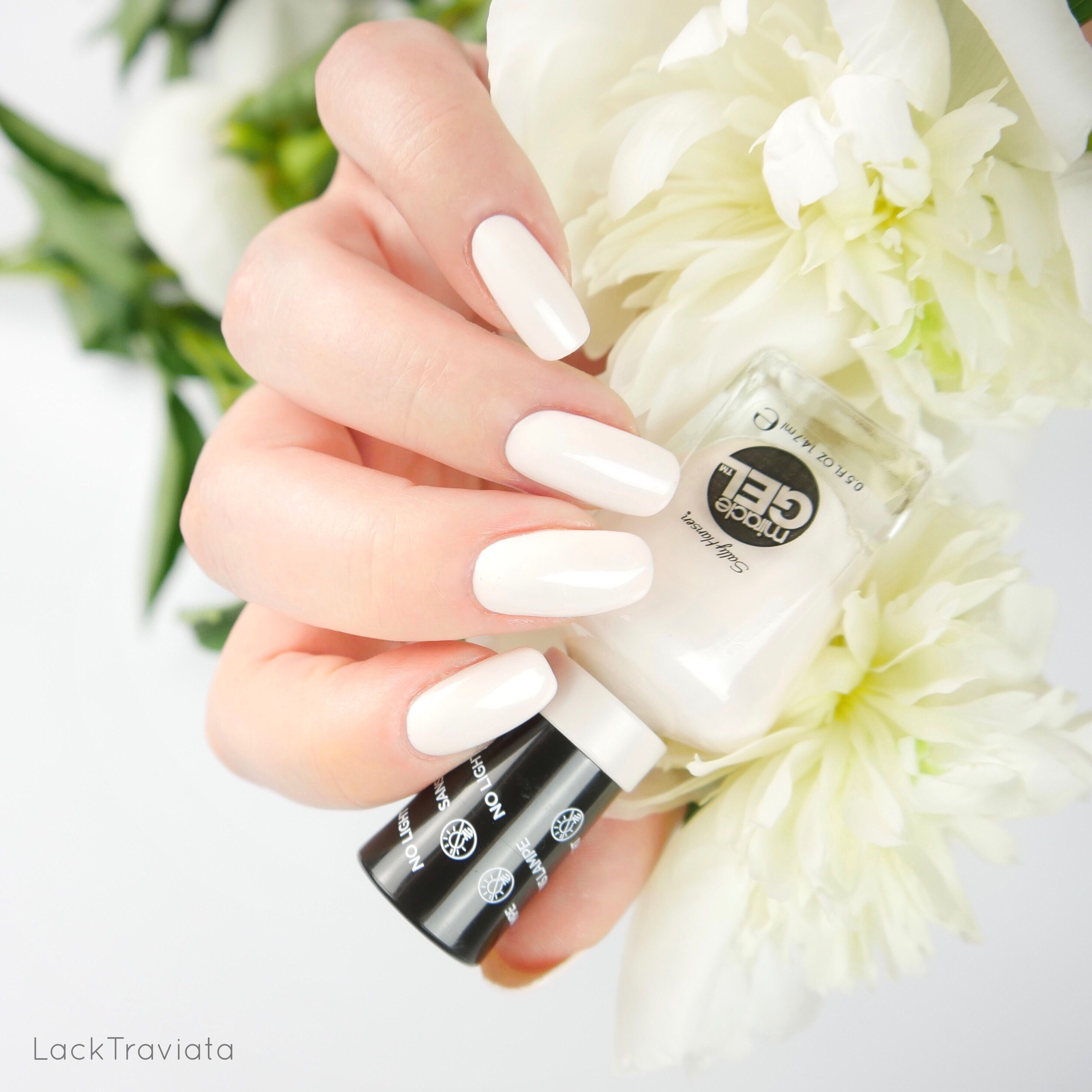 Sally Hansen • Crème de la Crème - LackTraviata - Nagellack-Liebe