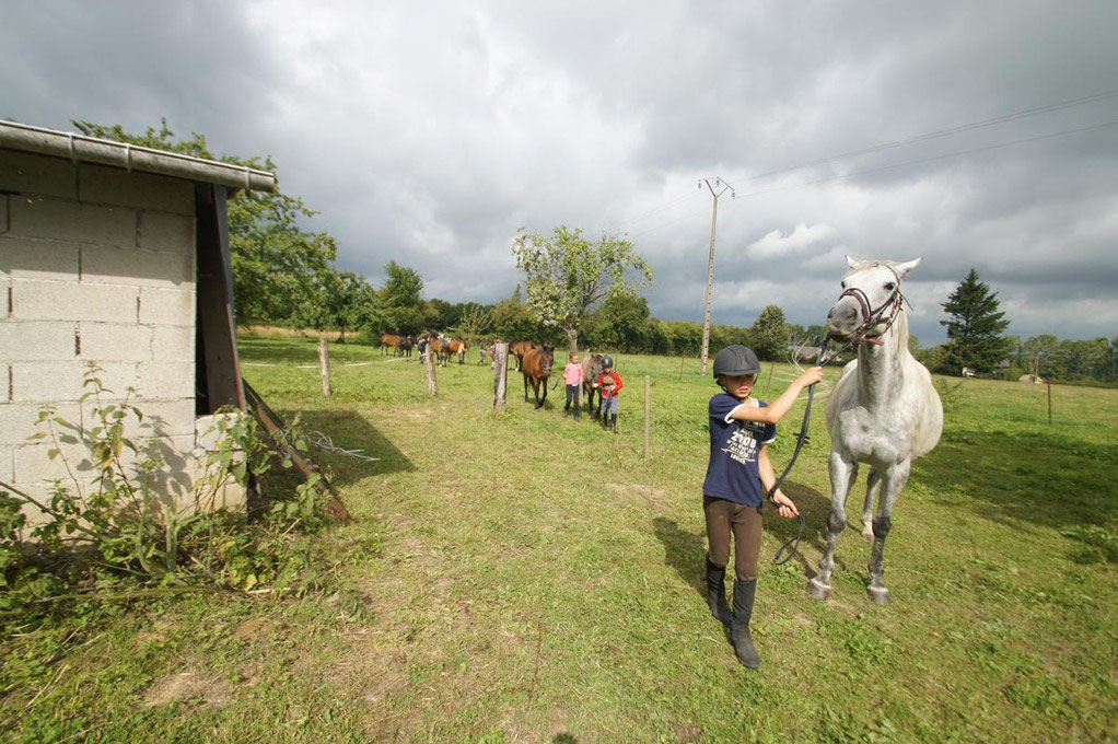 A Cheval Avec L Etrier De Sainte Catherine D Hirson Gite Panda