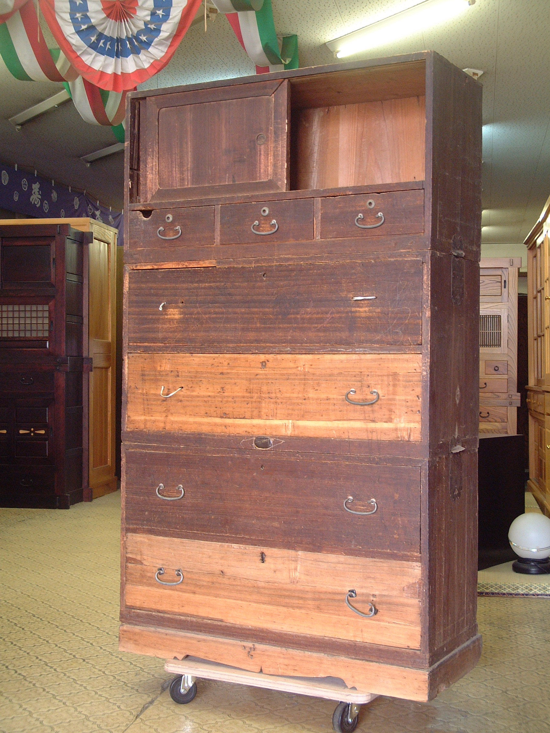 総桐箪笥再生民芸調 食器棚 送料無料】 民芸調 水屋 和タンス 収納棚 引き戸 扉付き 和風