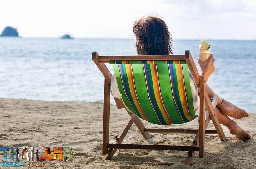Allein auf Reisen gehen, Land und Leute entdecken, relaxen und am Abend durch Griechenland und Mallorca bieten Alleinreisenden schier unerschpfliche Singlereisen - Flug und Hotel | HLX