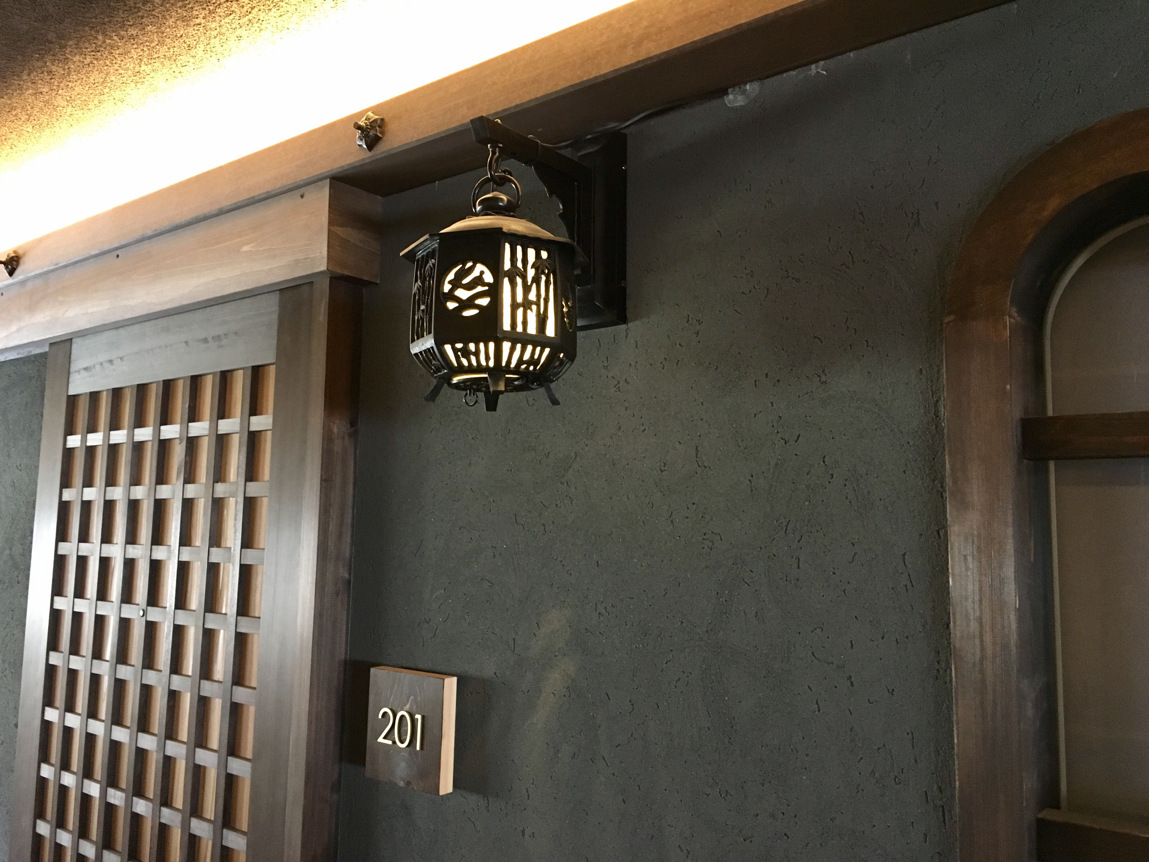 施工例】吊灯篭製作・設置 - 高岡銅器展示館