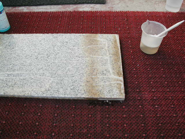 御影石にシミこんだ荒縄の茶色いシミを落とす方法 掃除用品販売ウチイケ