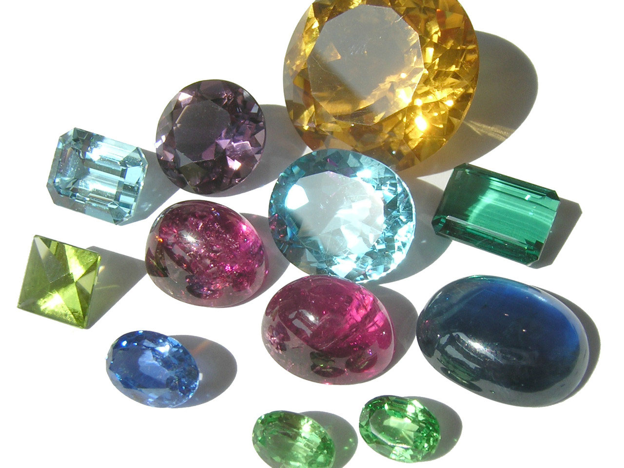 Die edlen Steine Sentner's Schmuck Galerie die Goldschmiede in Karlsruhe Die edlen Steine Sentner's Schmuck Galerie die Goldschmiede in Karlsruhe