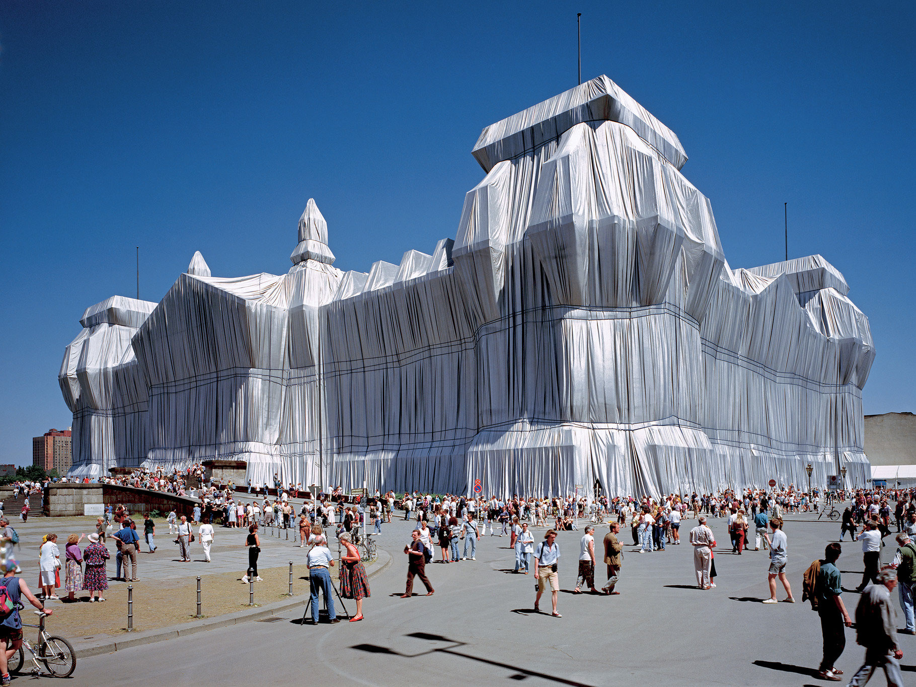 Das Kunstwerk Stiftung Dokumentations Ausstellung Verhullter Reichstag