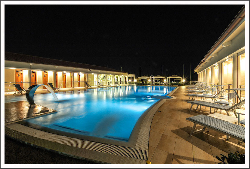 La piscina di acqua salata bagno brunella e ada beach ... Piscina acqua salata