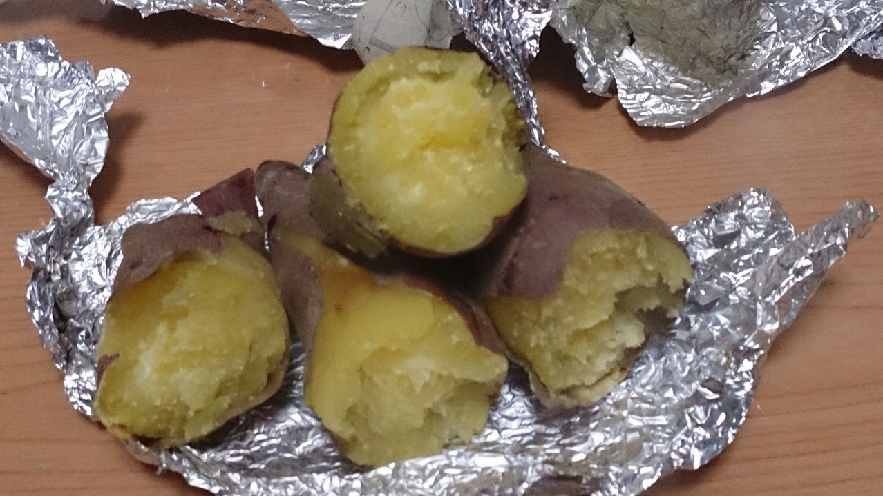 うちの畑でとれたさつまいもで焼き芋 Fontution ｅｍ生活で嬉しい毎日