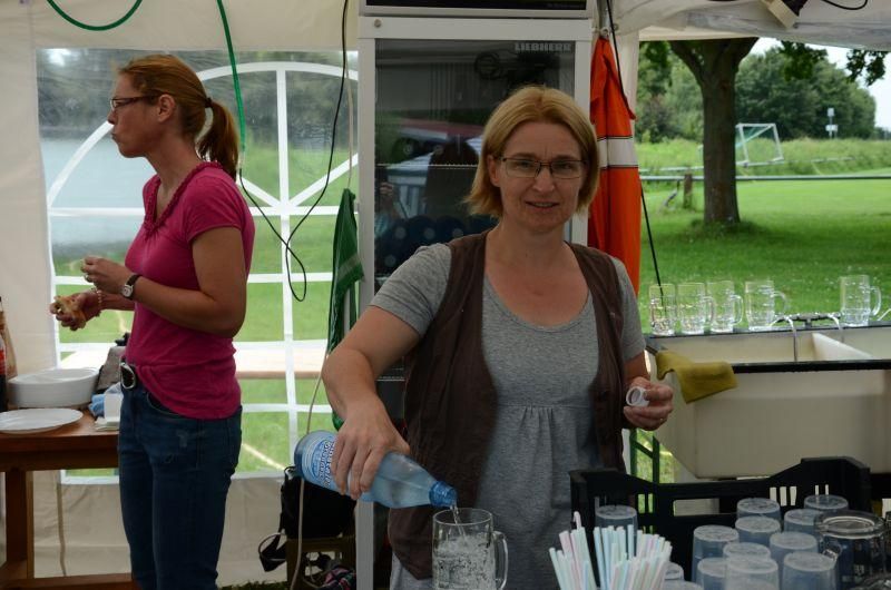 40-Jahr-Jubiläums-Feier SKG Stockstadt Tennis - Petra Hoffmann an der Getränketheke