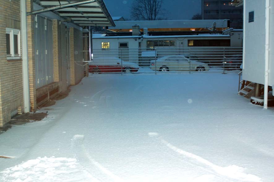 8:00 Uhr - Hofeinfahrt zur Kaffeerösterei. "Schneelandschaft".