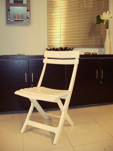 SILLA PLÁSTICO BLANCA PLEGABLE