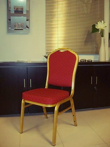 SILLA PRINCESA ROJA Y DORADA
