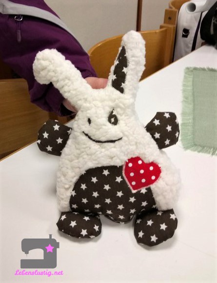 kuscheltier,freebook,nähen,lebenslustig,hase,schmusetier,diy,handmade,geschen für Kinder,Taufe,Geburt