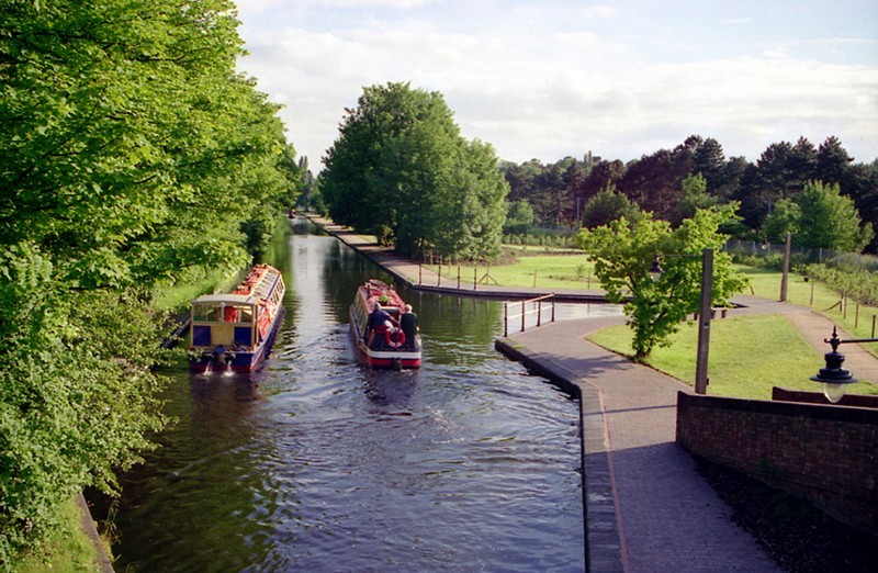 The Birmingham and Worcester Canal (opened throughout in 1815) near Maple Bank, Edgbaston.  University Halls of residence are behind the trees at the left.  